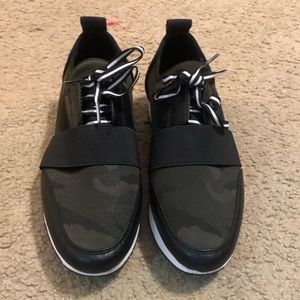 Steve Madden camo sneakers size 8.5